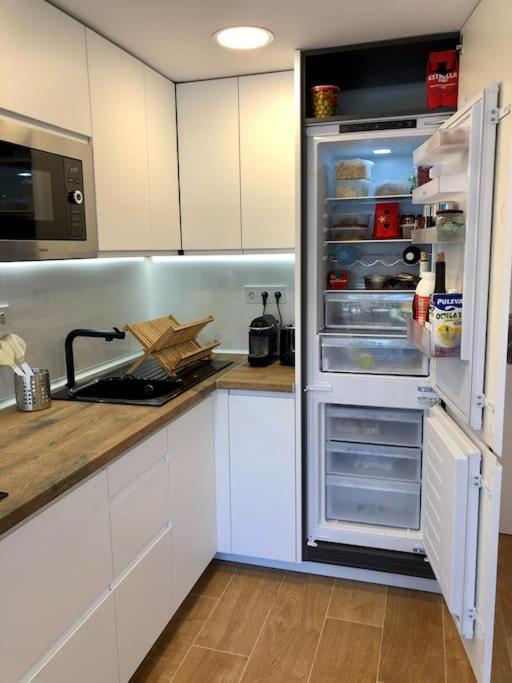 Sea View, Pool, Free Parking, Wifi, Port Aventura Apartman Salou Kültér fotó